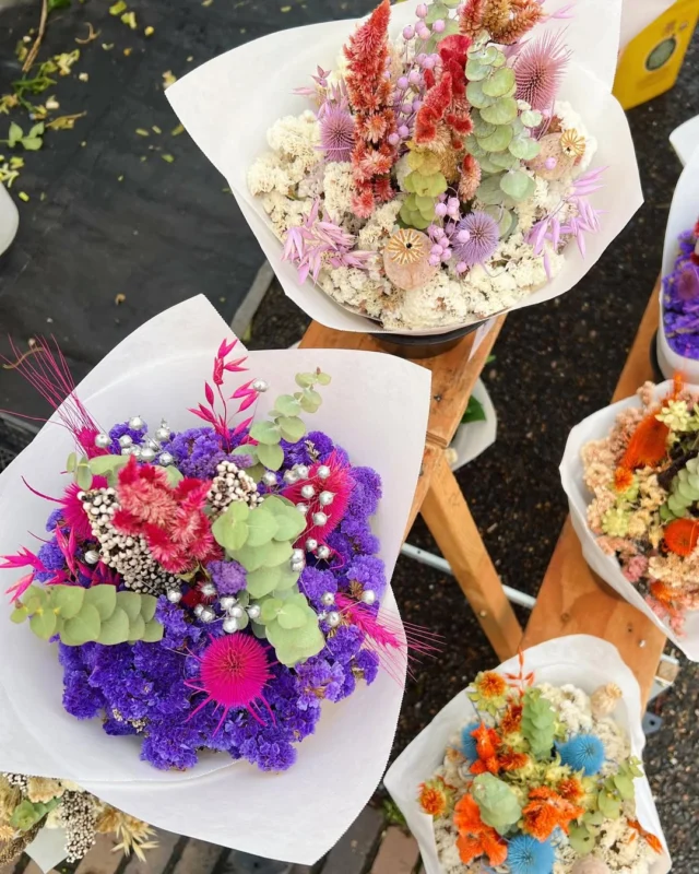 @portlandfarmers Market spring flower season is BEAUTIFUL! The Saturday market at PSU is ready for you - we hope to see you there. Cheers to a great weekend ahead!

📸: @trailofcrumbs 

#PDX #DowntownPDX #PortlandOregon #TravelPortland #HereForPortland #downtownpdx